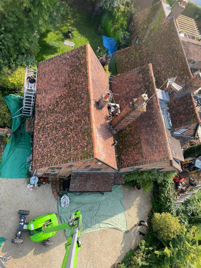 reoving moss from clay roof tiles